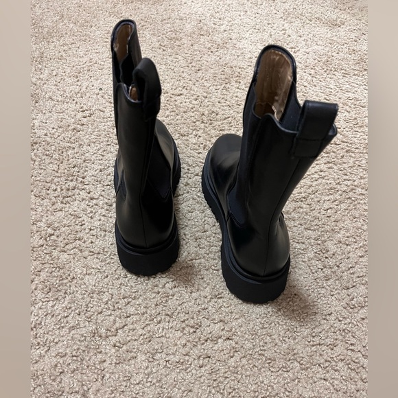 BANANA REPUBLIC ITALIAN LEATHER TALL CHELSEA BOOT - Picture 6 of 15